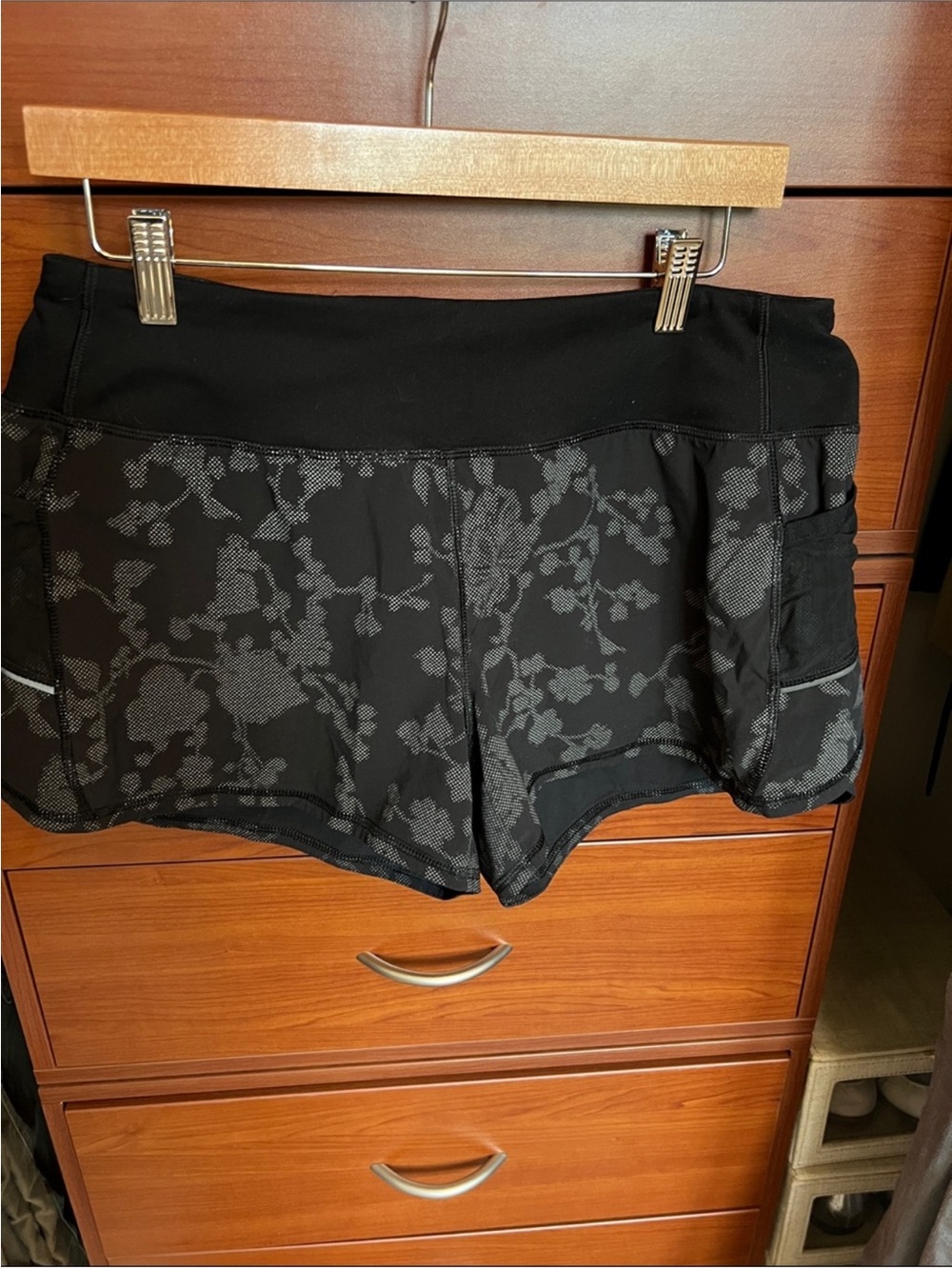 Athleta Tuscan Vine Ready Set Go shorts
